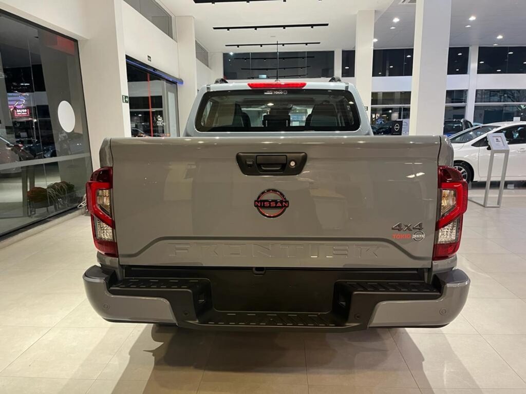 Nissan Frontier Platinum 2024